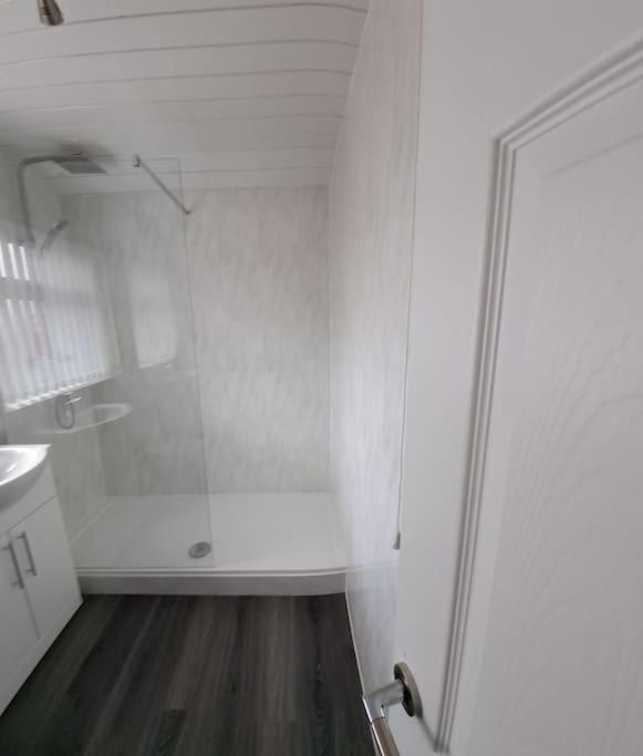 1 Bed Apart Dowlais Eksteriør billede