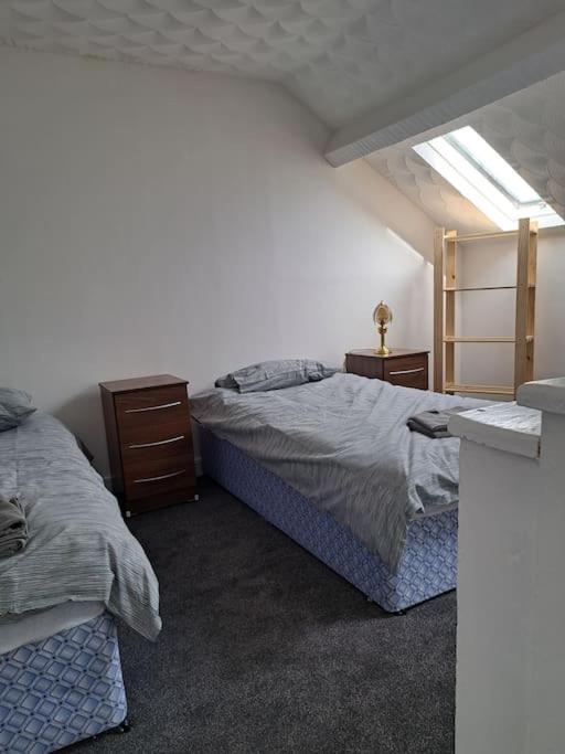 1 Bed Apart Dowlais Eksteriør billede